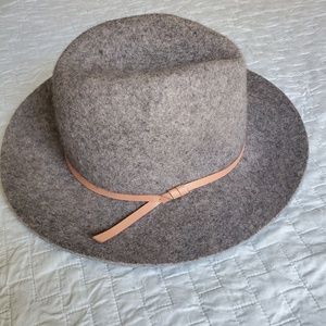Banana republic wool and leather hat